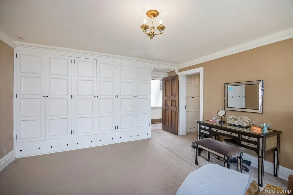 189 Cloverly Road Grosse Pointe Farms City MI 48236