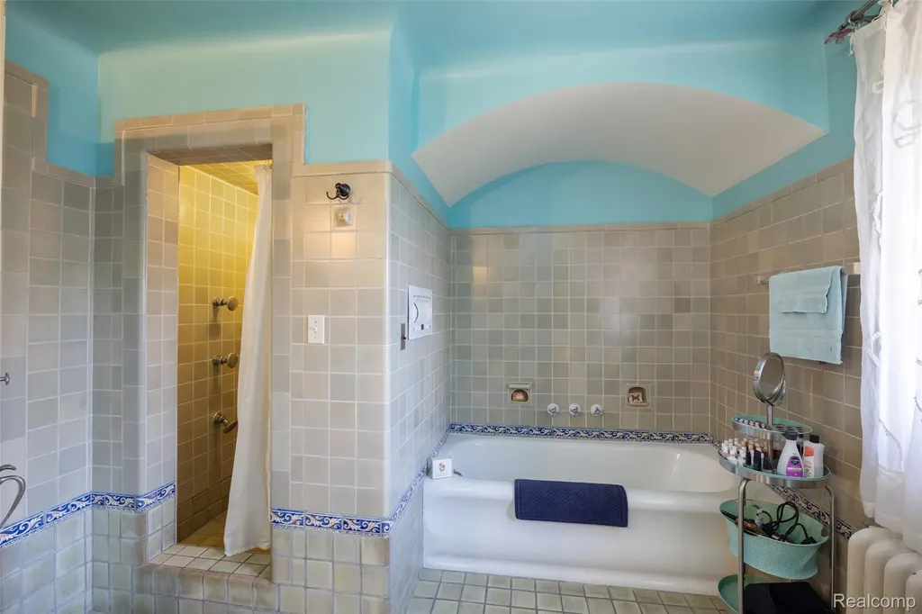 189 Cloverly Road Grosse Pointe Farms City MI 48236