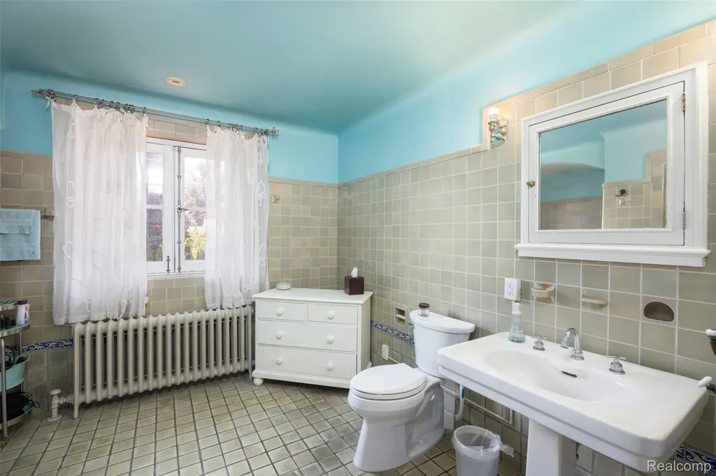 189 Cloverly Road Grosse Pointe Farms City MI 48236