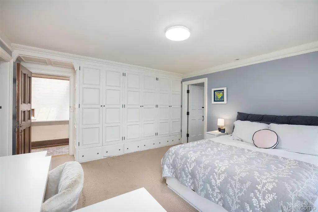 189 Cloverly Road Grosse Pointe Farms City MI 48236
