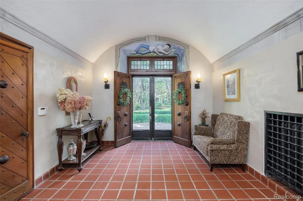 189 Cloverly Road Grosse Pointe Farms City MI 48236