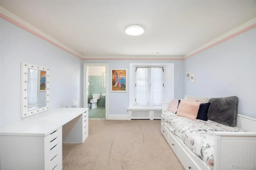 189 Cloverly Road Grosse Pointe Farms City MI 48236