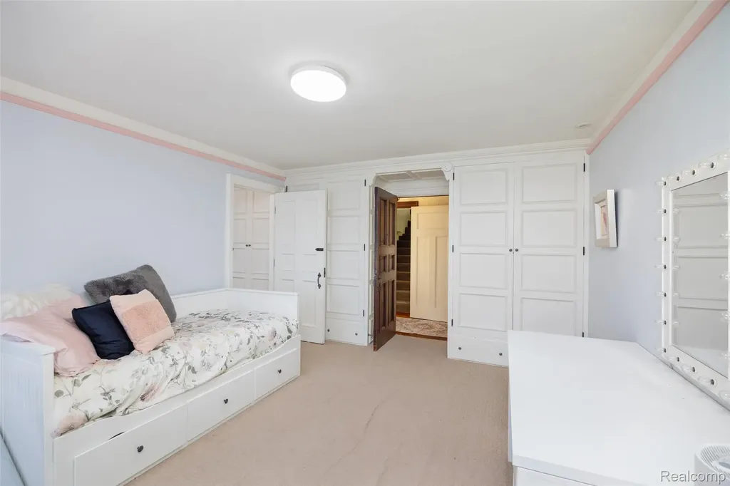 189 Cloverly Road Grosse Pointe Farms City MI 48236