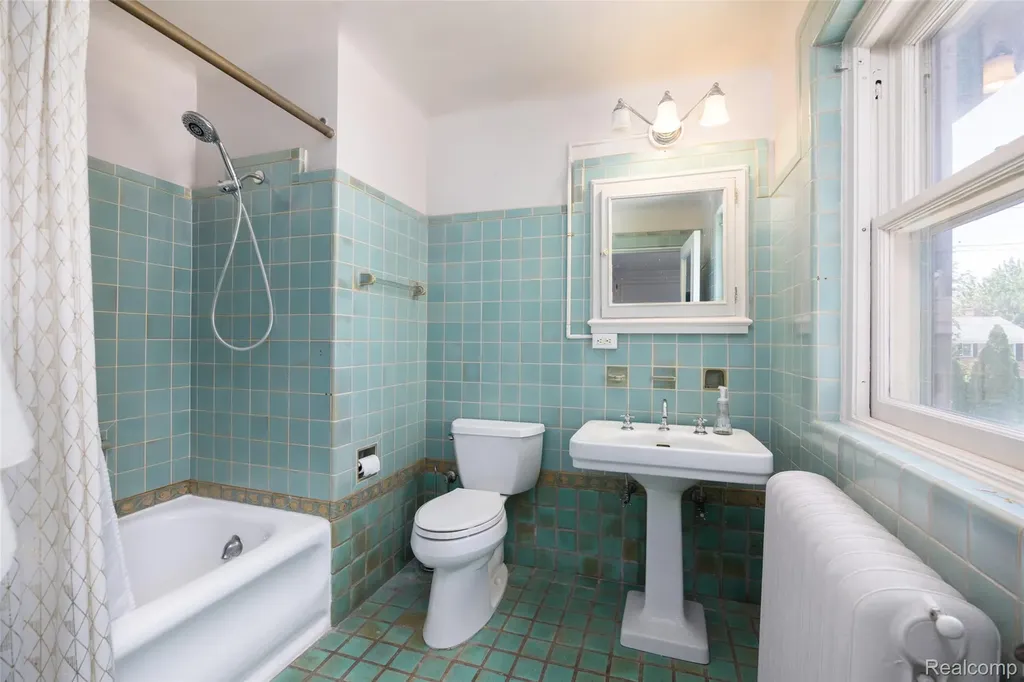 189 Cloverly Road Grosse Pointe Farms City MI 48236