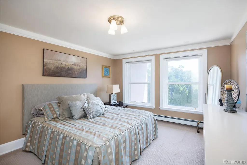 189 Cloverly Road Grosse Pointe Farms City MI 48236