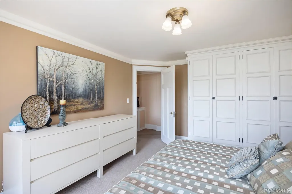 189 Cloverly Road Grosse Pointe Farms City MI 48236