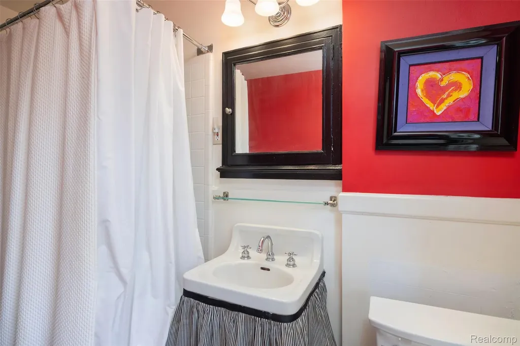 189 Cloverly Road Grosse Pointe Farms City MI 48236