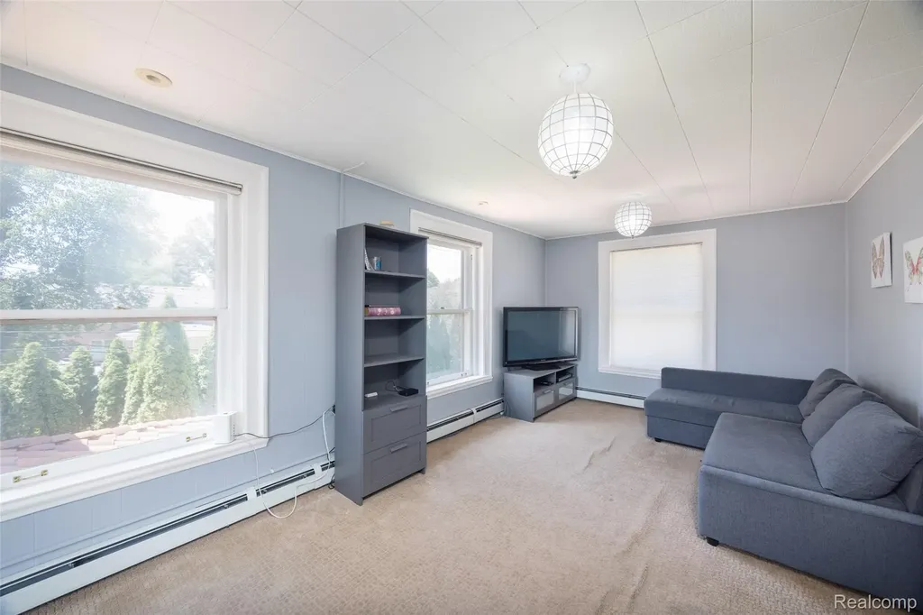189 Cloverly Road Grosse Pointe Farms City MI 48236
