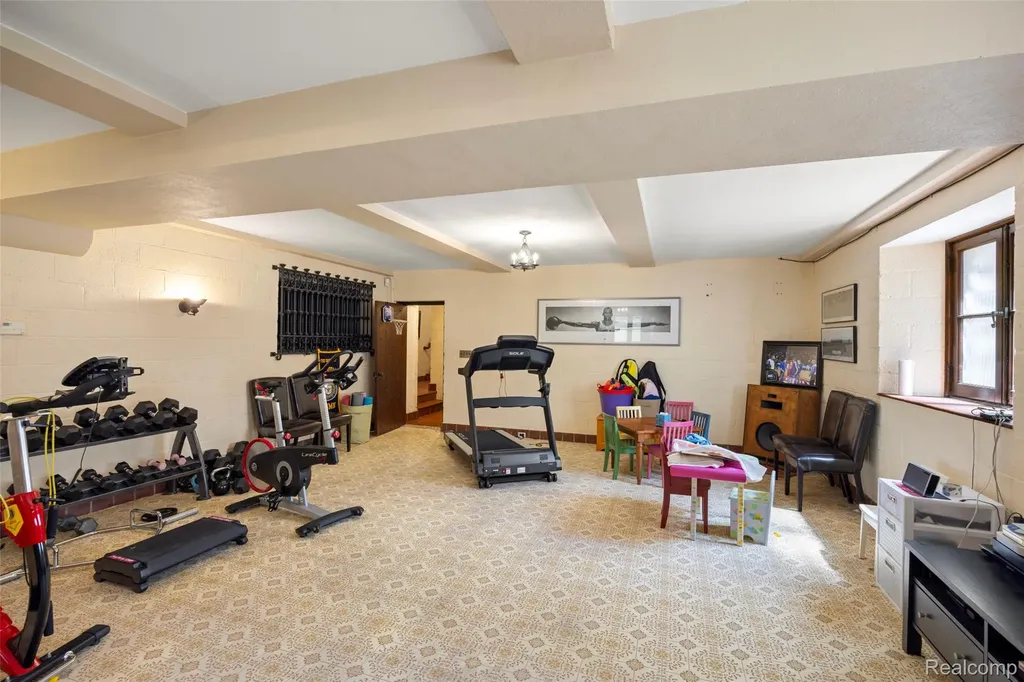 189 Cloverly Road Grosse Pointe Farms City MI 48236