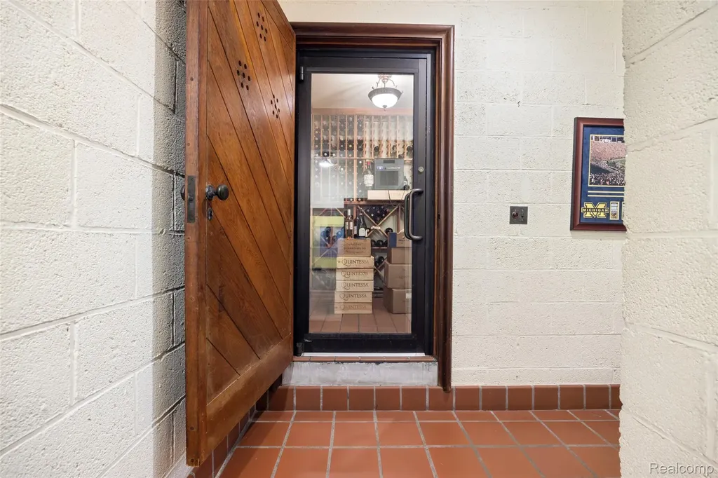 189 Cloverly Road Grosse Pointe Farms City MI 48236