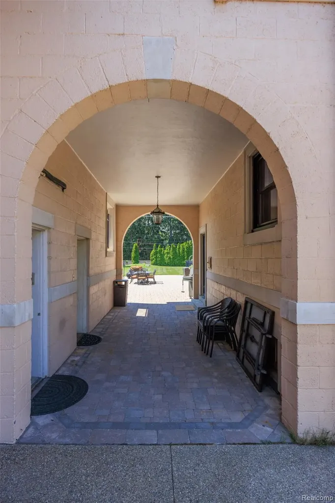 189 Cloverly Road Grosse Pointe Farms City MI 48236