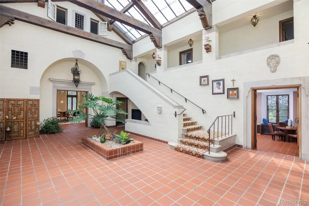 189 Cloverly Road Grosse Pointe Farms City MI 48236