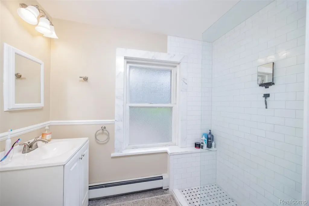 189 Cloverly Road Grosse Pointe Farms City MI 48236