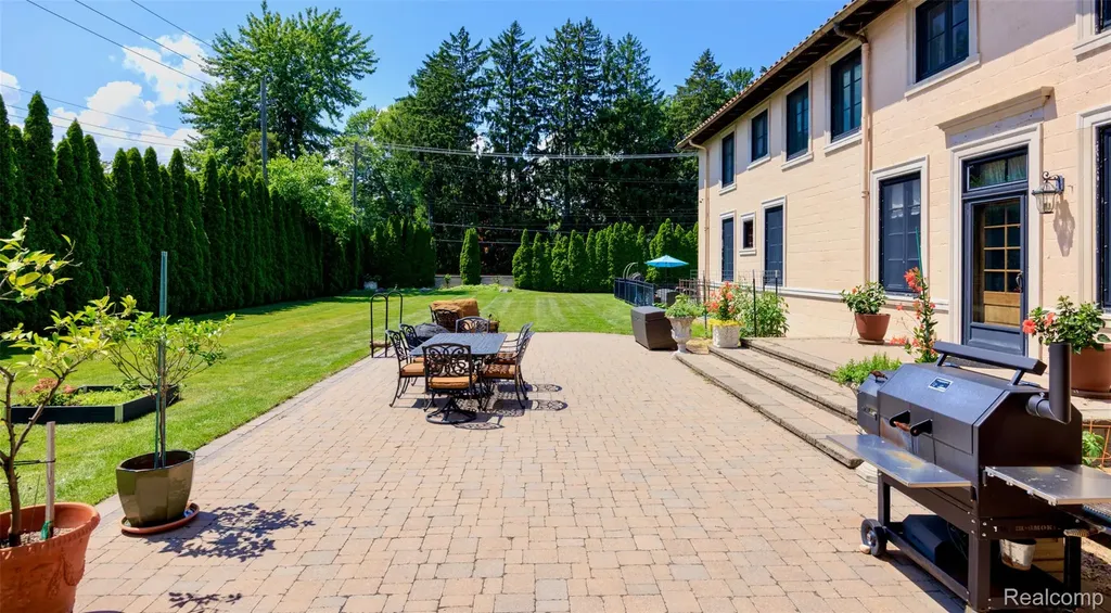 189 Cloverly Road Grosse Pointe Farms City MI 48236