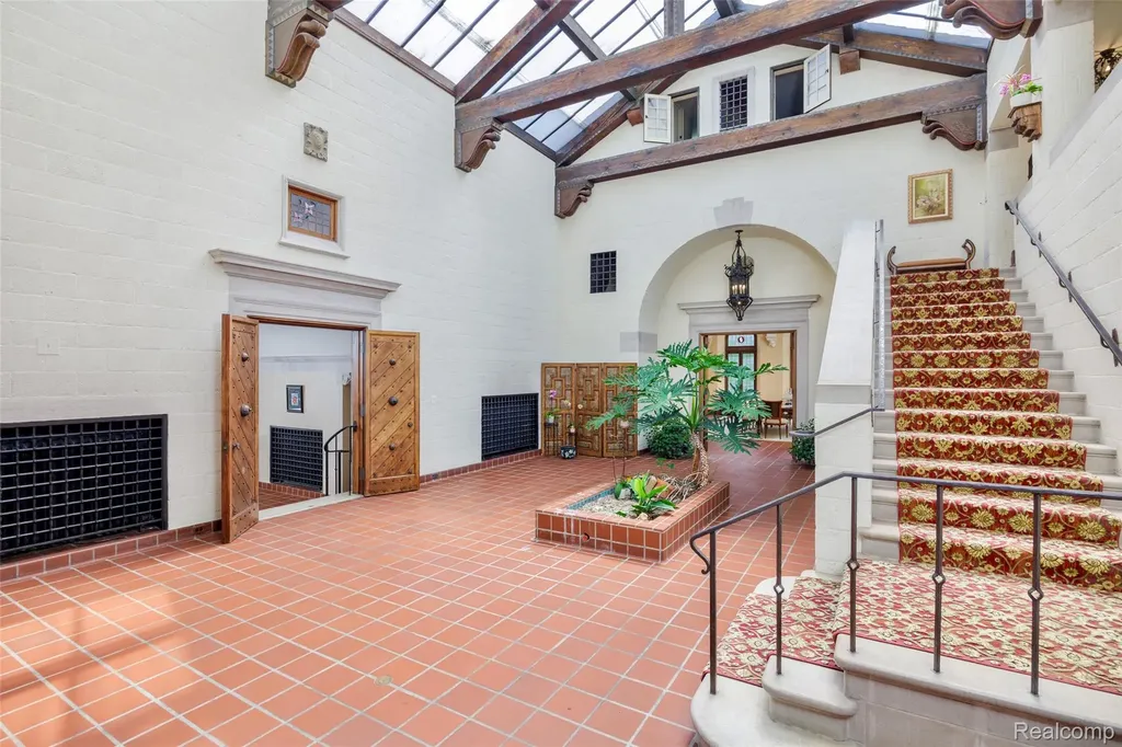 189 Cloverly Road Grosse Pointe Farms City MI 48236