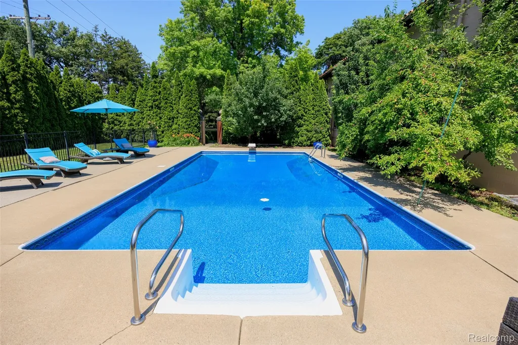 189 Cloverly Road Grosse Pointe Farms City MI 48236