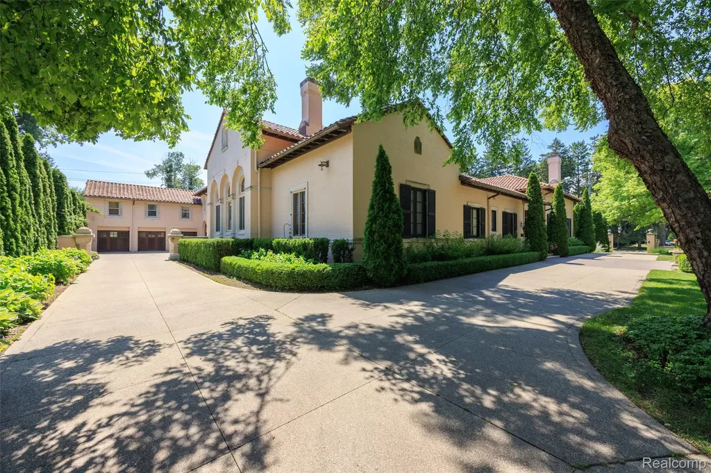 189 Cloverly Road Grosse Pointe Farms City MI 48236