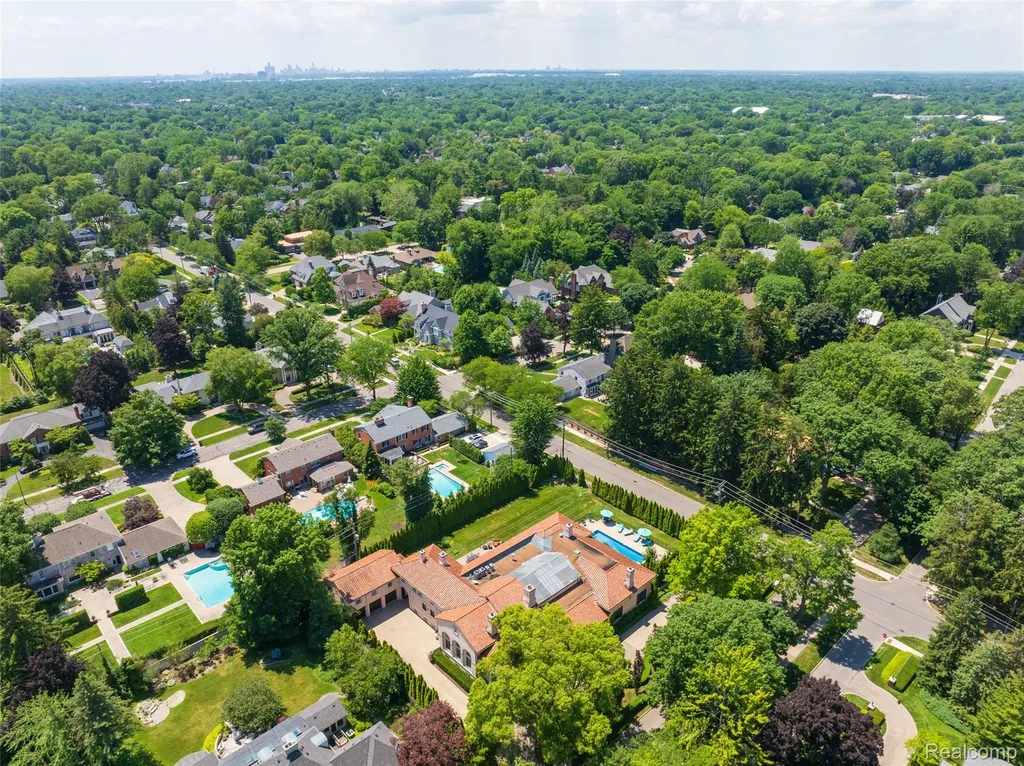 189 Cloverly Road Grosse Pointe Farms City MI 48236