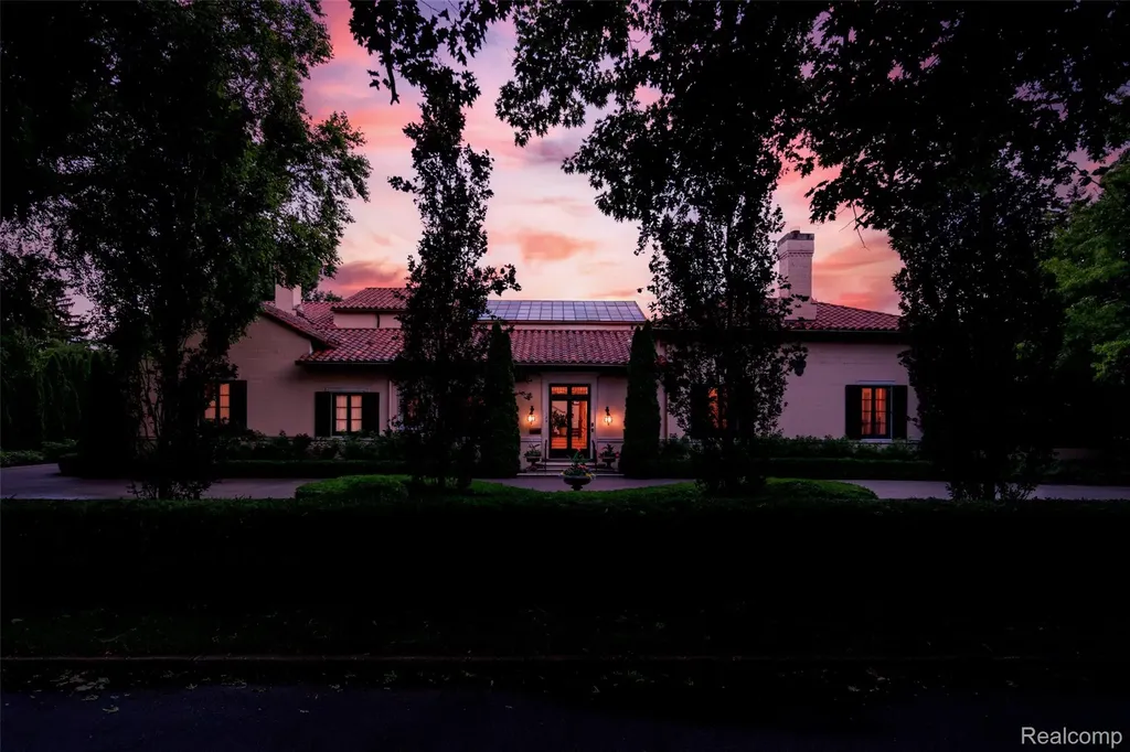 189 Cloverly Road Grosse Pointe Farms City MI 48236