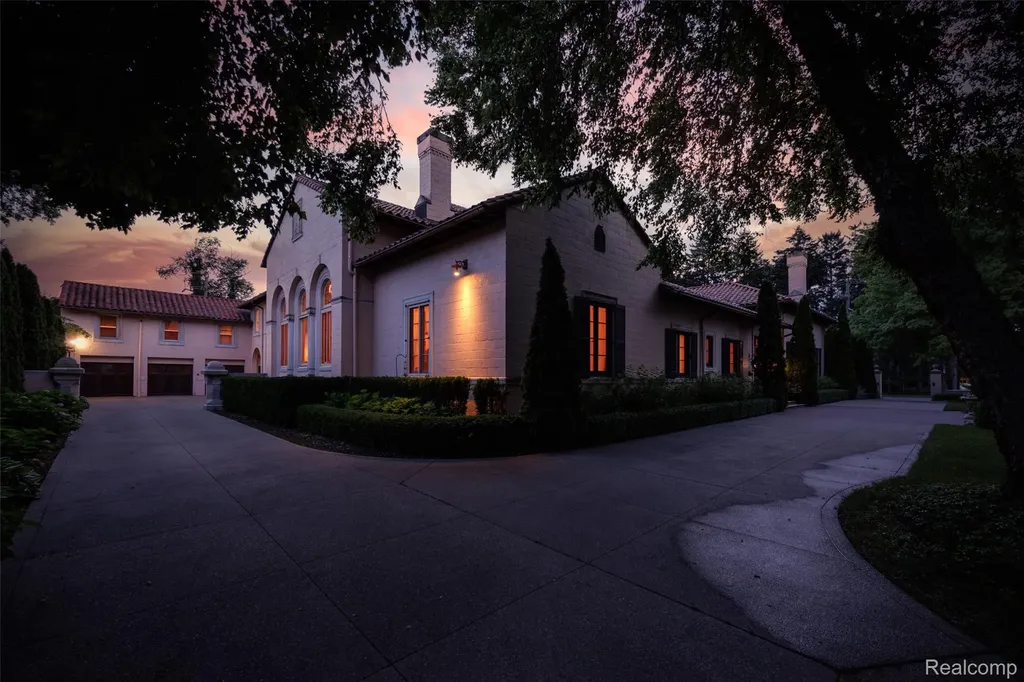 189 Cloverly Road Grosse Pointe Farms City MI 48236