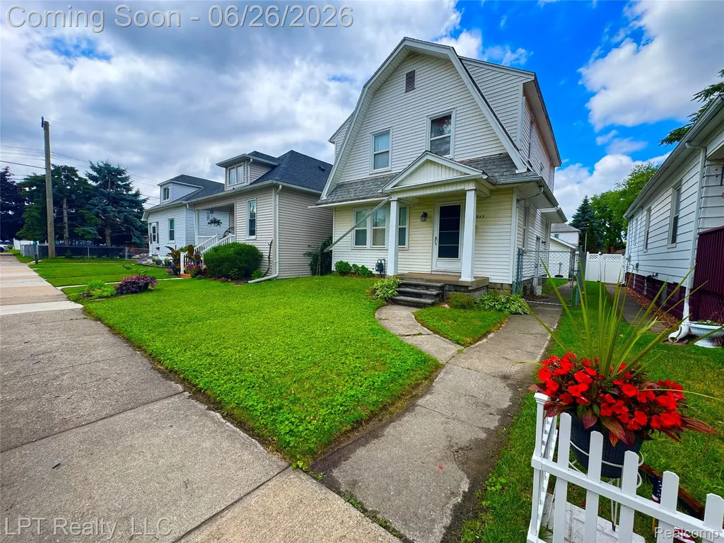 942 2nd Street Wyandotte City MI 48192
