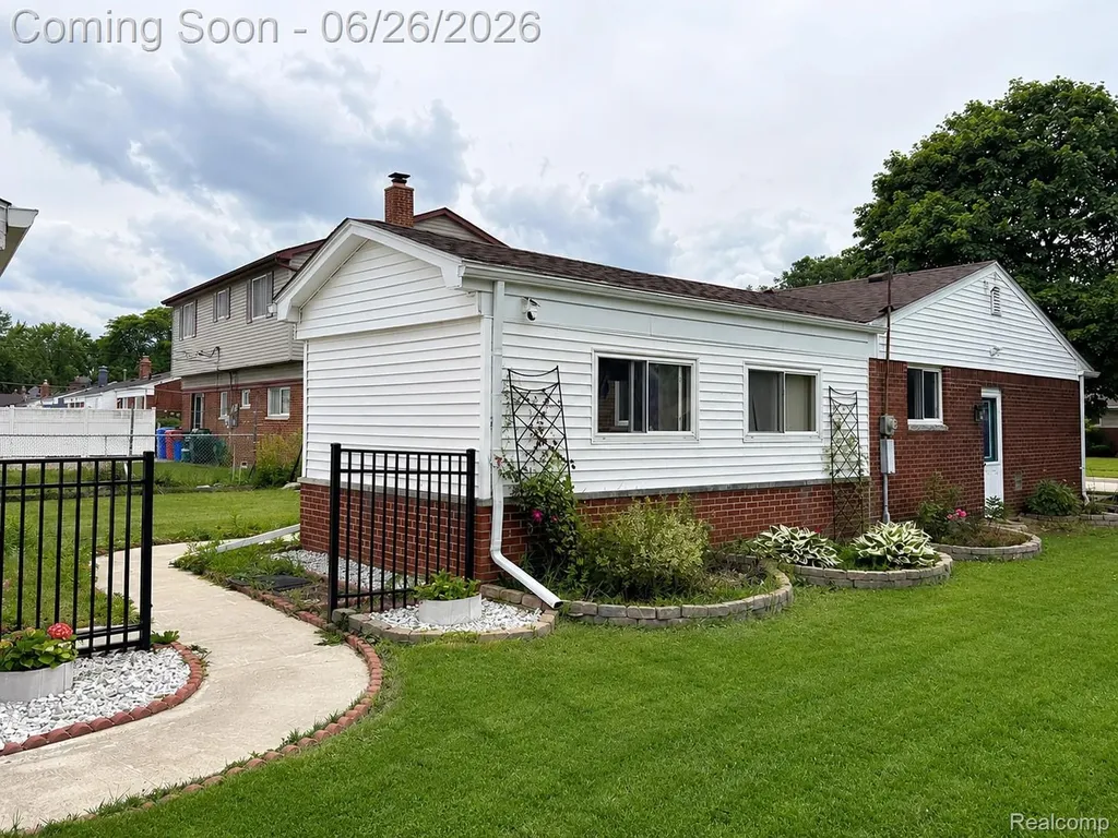 33564 Vista Way Fraser City MI 48026