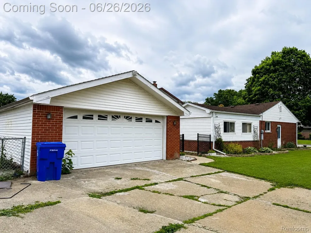 33564 Vista Way Fraser City MI 48026