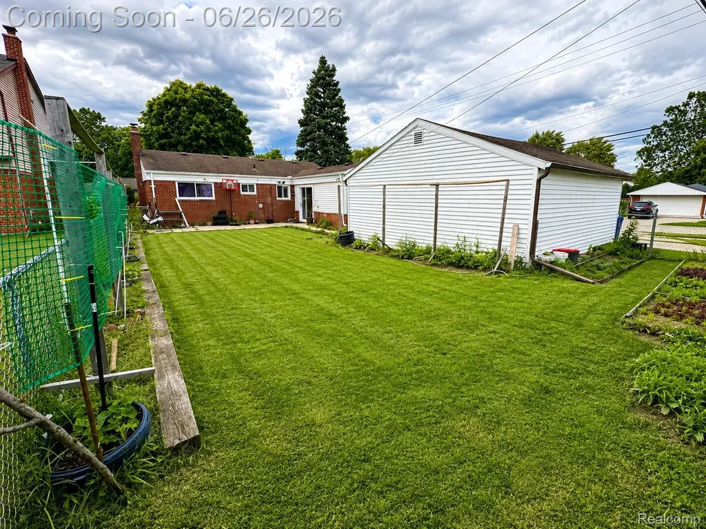 33564 Vista Way Fraser City MI 48026