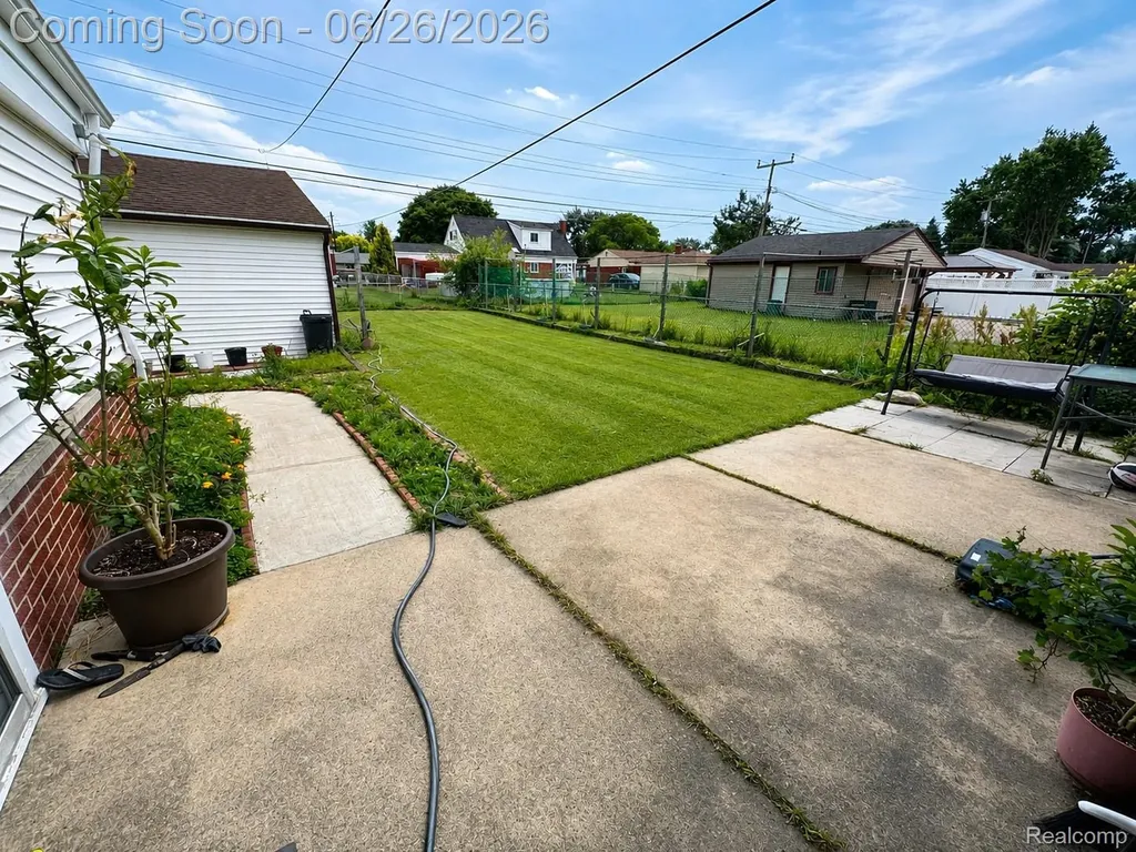 33564 Vista Way Fraser City MI 48026