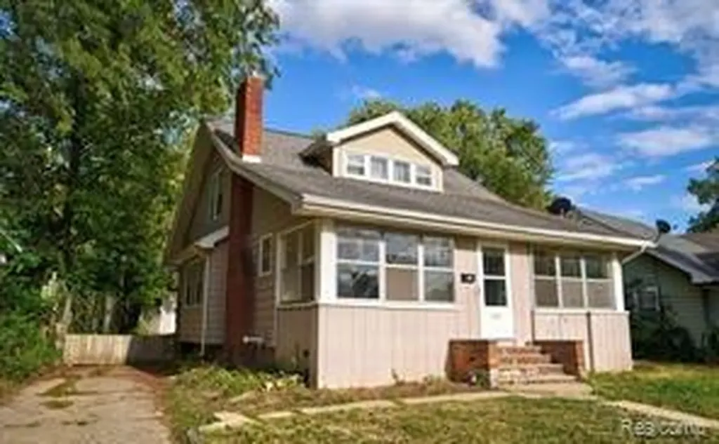 802 Marquette Street Flint City MI 48504