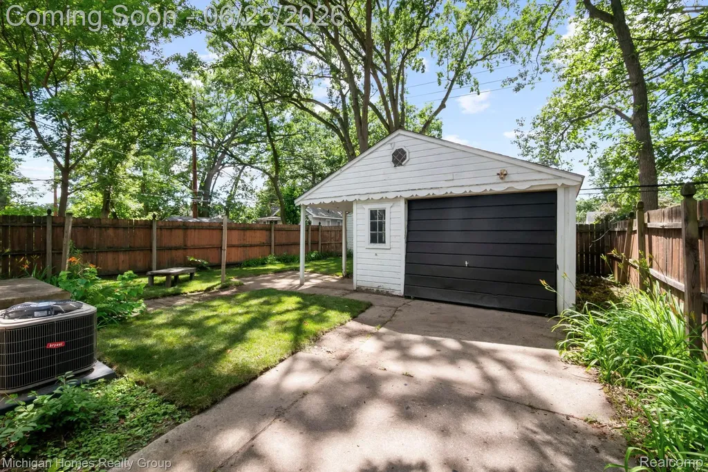 235 Flowerdale Street Ferndale City MI 48220