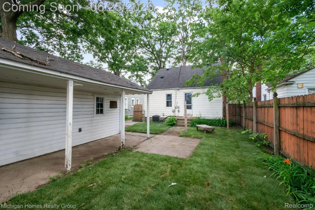 235 Flowerdale Street Ferndale City MI 48220