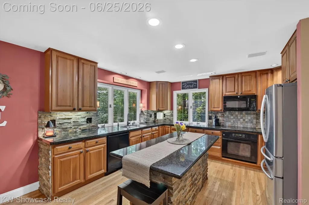 11073 Sandy Creek Drive Green Oak Township MI 48178
