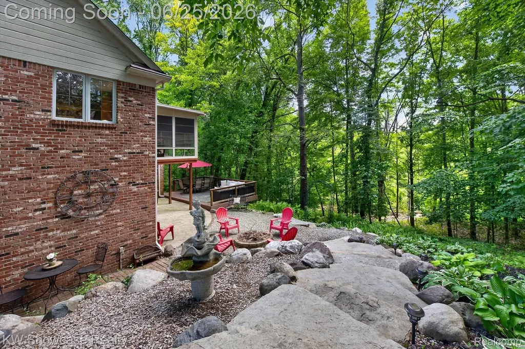 11073 Sandy Creek Drive Green Oak Township MI 48178