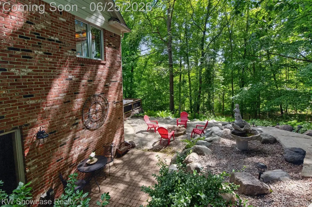 11073 Sandy Creek Drive Green Oak Township MI 48178