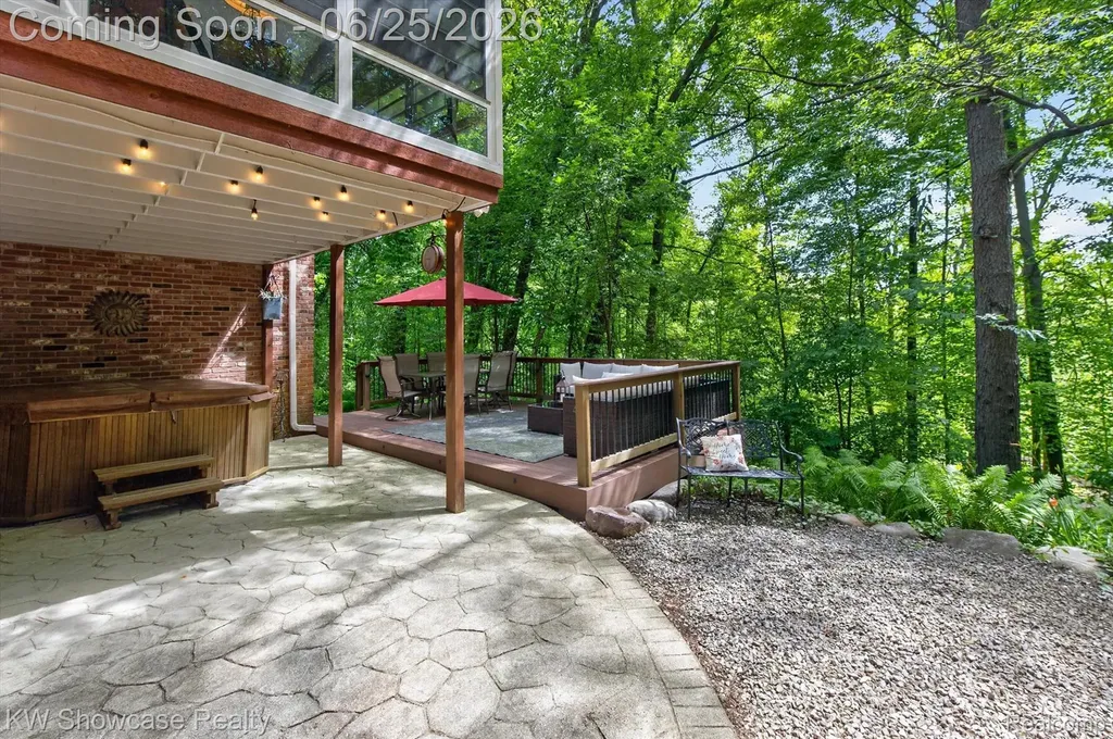 11073 Sandy Creek Drive Green Oak Township MI 48178