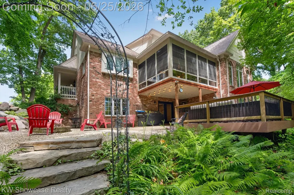 11073 Sandy Creek Drive Green Oak Township MI 48178