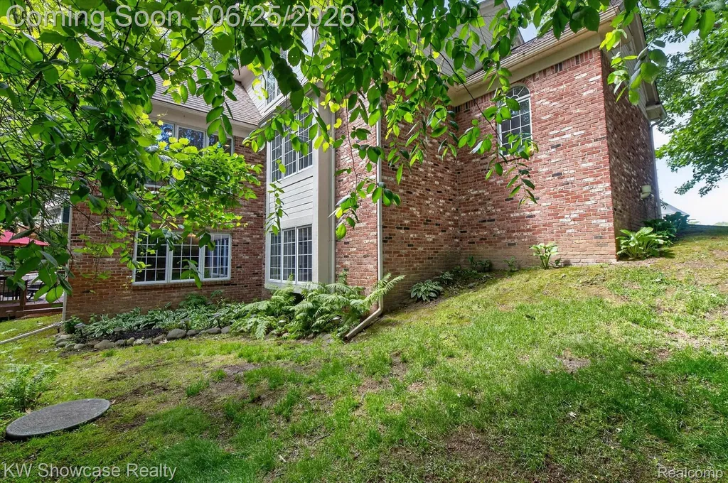 11073 Sandy Creek Drive Green Oak Township MI 48178