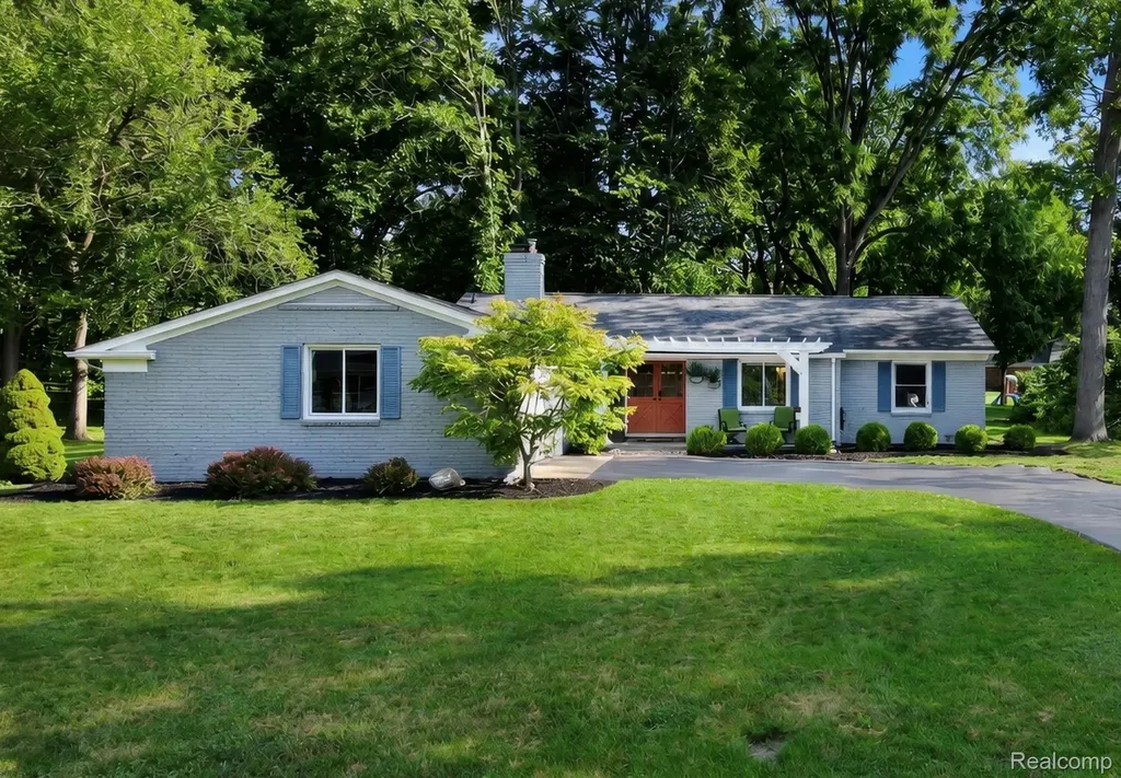 337 Beechview Drive S Oakland Charter Township MI 48306