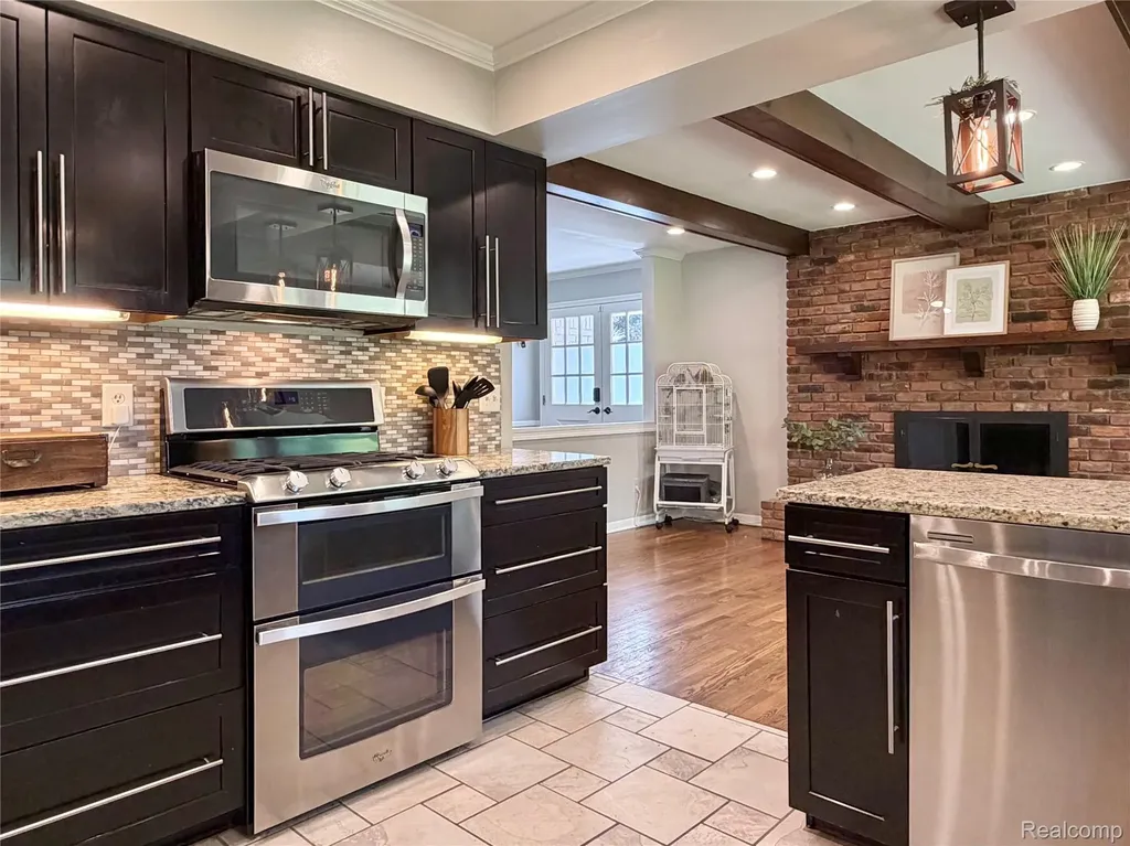 337 Beechview Drive S Oakland Charter Township MI 48306