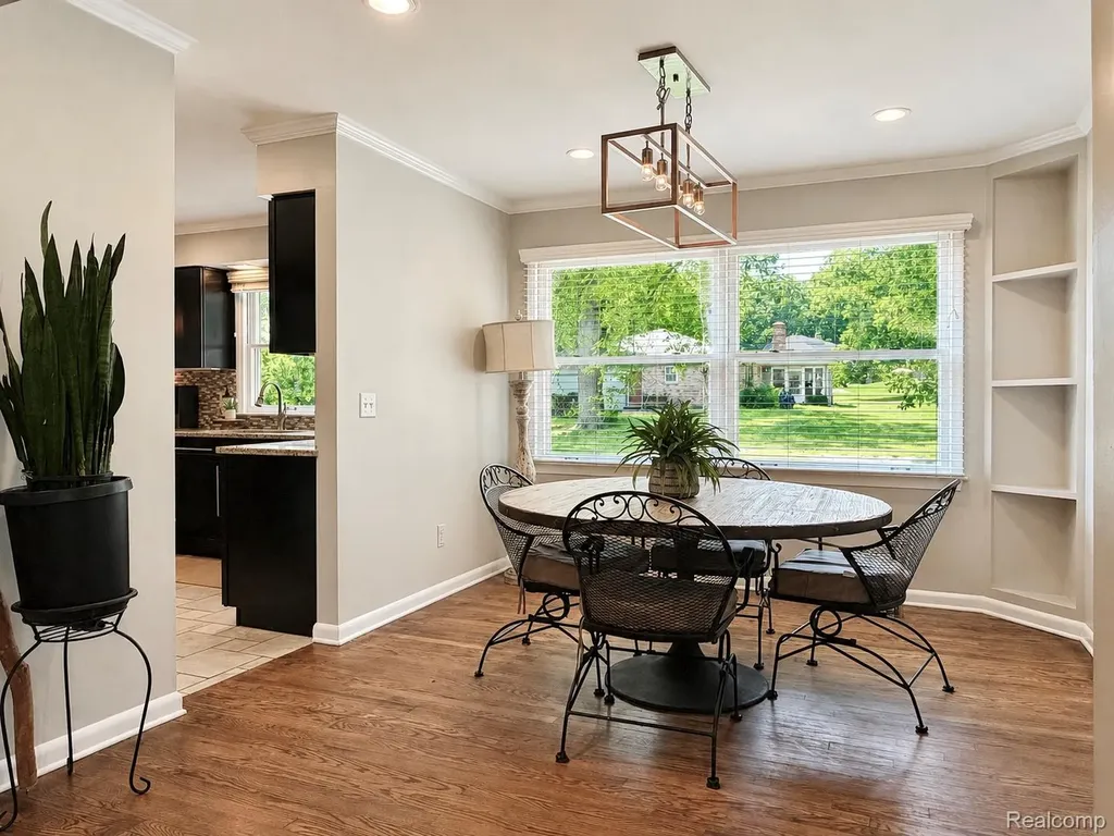337 Beechview Drive S Oakland Charter Township MI 48306