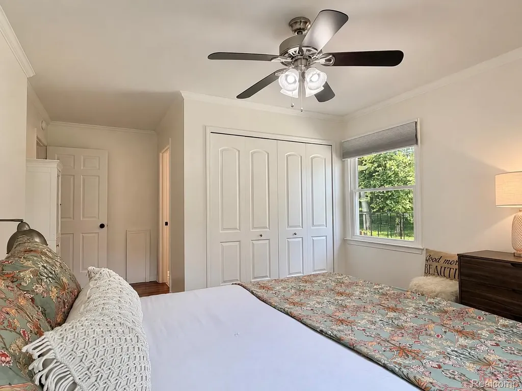 337 Beechview Drive S Oakland Charter Township MI 48306