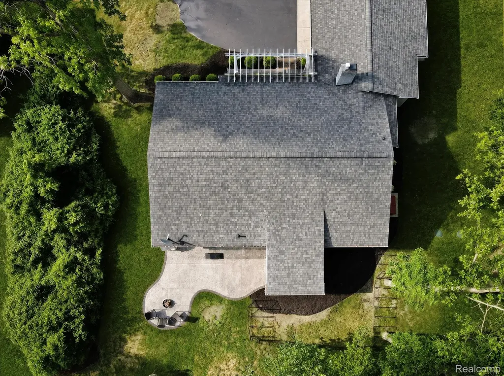 337 Beechview Drive S Oakland Charter Township MI 48306