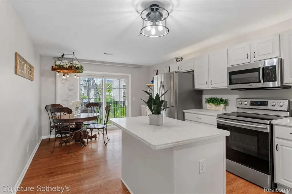 601 Village Lane Milford Village MI 48381
