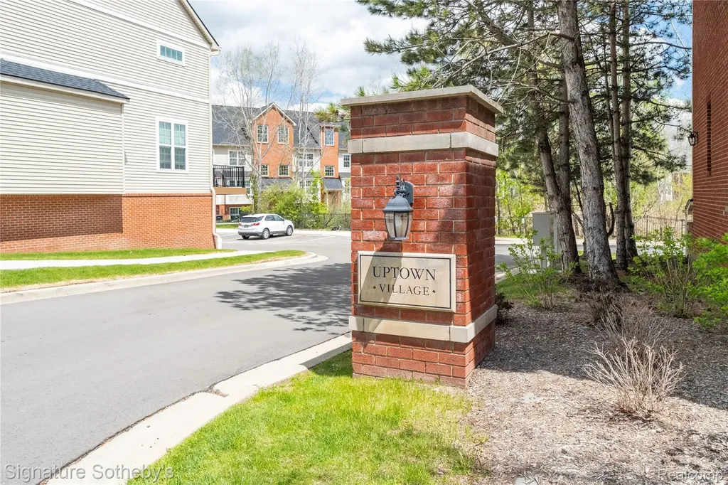 601 Village Lane Milford Village MI 48381