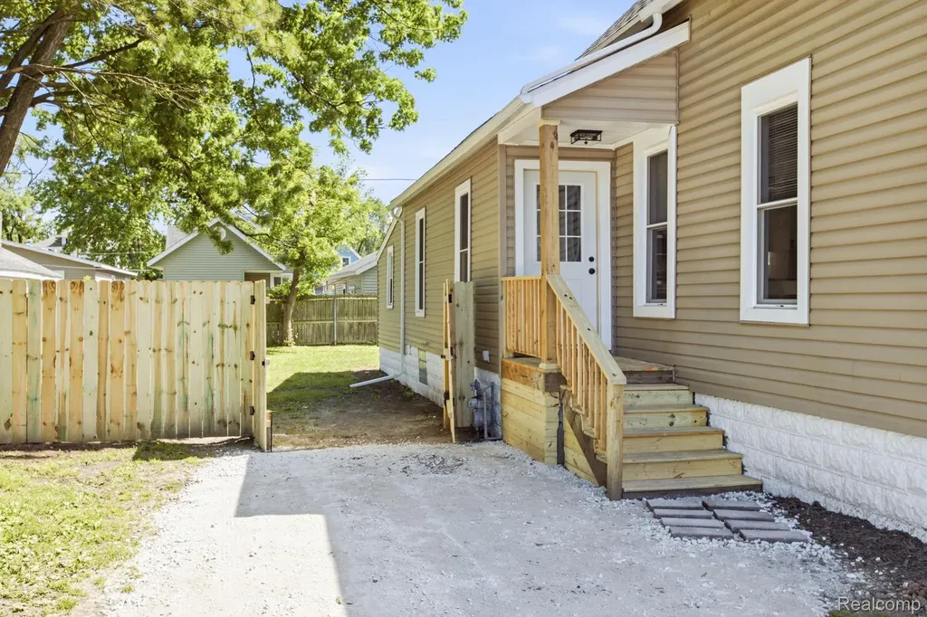 1126 Miller Street Port Huron City MI 48060