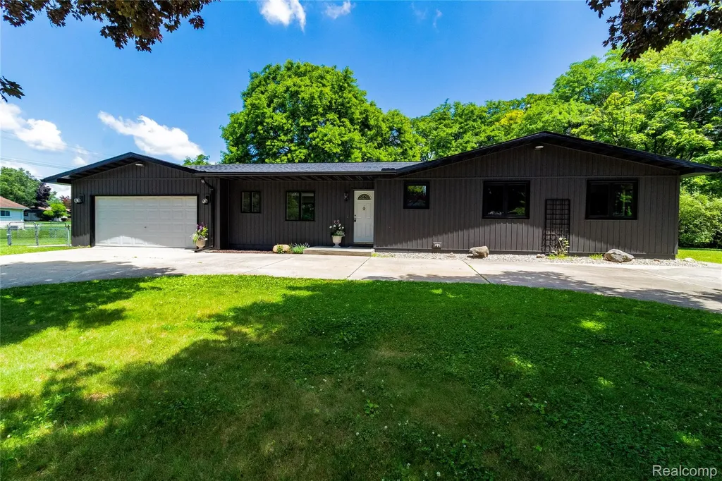 1138 Baldwin Road Lapeer Township MI 48446