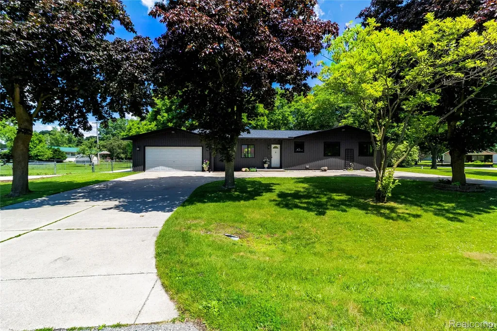 1138 Baldwin Road Lapeer Township MI 48446