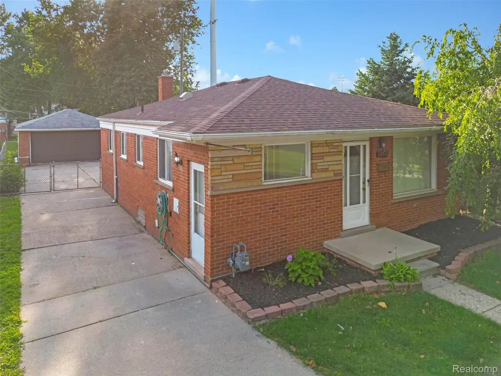 5965 N Lafayette Street Dearborn Heights City MI 48127