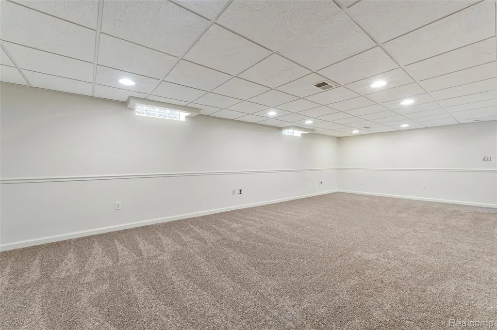 5965 N Lafayette Street Dearborn Heights City MI 48127